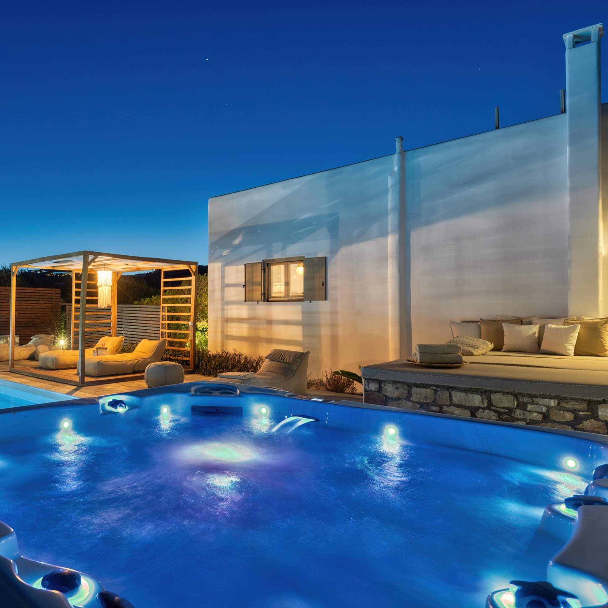 Aiolos. Under the stars, the jacuzzi and pool take on a magical glow. A moment of pure tranquility as the night whispers softly around you.
.
#AmalgamHomes #ArtOfComfort #GreekIslands #CycladesMagic #VisitGreece #DiscoverGreece #Paros #Naxos #Mykonos #Tinos